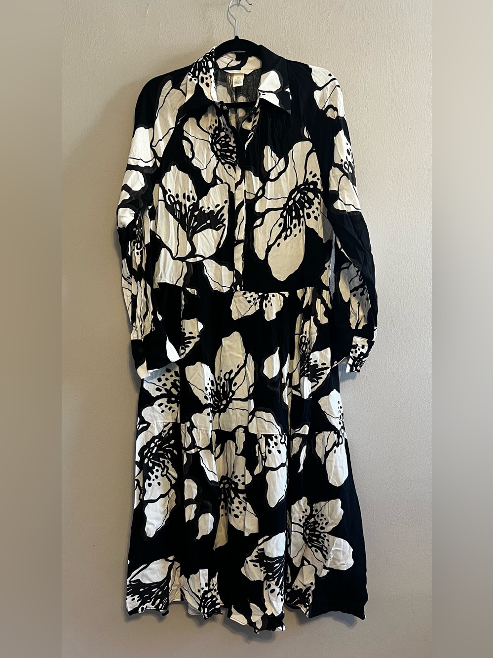 H&M Black and White Floral Button-Front Long Sleeve Dress